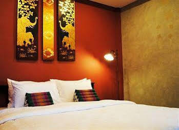 Focal Local Bed & Breakfast Banguecoque Exterior foto