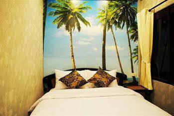 Focal Local Bed & Breakfast Banguecoque Exterior foto